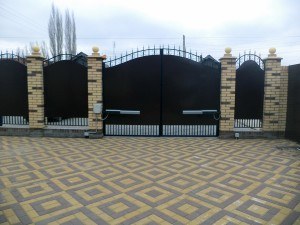 Распашные ворота в Саратове 